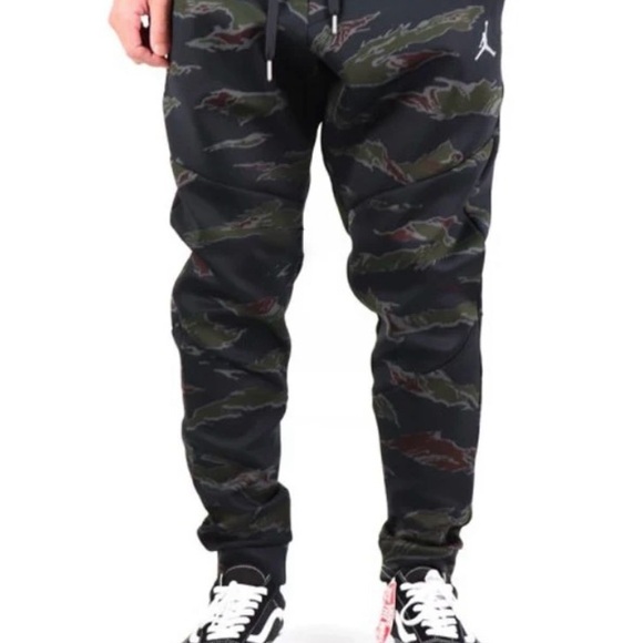 Jordan Men's RARE tiger stripe Camo fleece Joggers